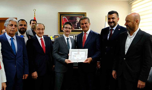 Milletvekili Sarıgül mazbatasını aldı