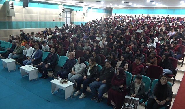 Muş'ta motivasyon ve kariyer semineri düzenlendi