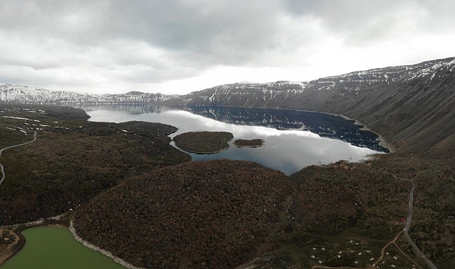 Nemrut Kalderası ilkbaharla birlikte görsel şölen sunuyor