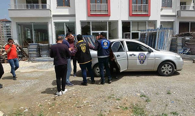 Oğlunu silahla yaralayanların ofisini basan öfkeli baba ortalığı savaş alanına çevirdi