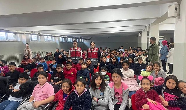 Öğrencilere suçtan korunma yöntemleri anlatılıyor