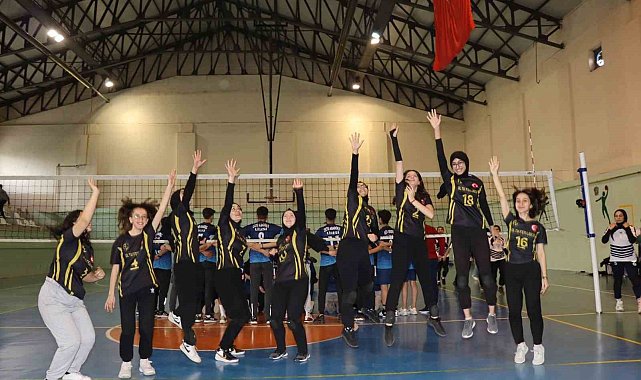 Oltu'da voleybol rüzgarı esti