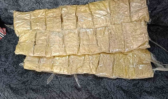 Otobüsteki 2 yolcunun üzerinden 10 kilogram eroin çıktı