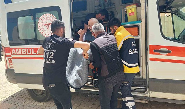 Oy kullanmak için ambulansla sandık başına geldi