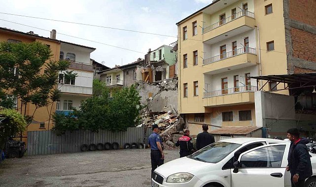 "Hasarlı bina çöktü" ihbarı polisi alarma geçirdi