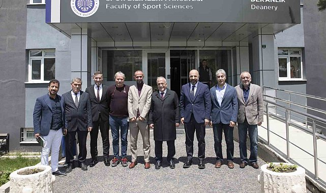 Rektör Çomaklı'dan Spor Bilimleri ve Eğitim Fakültesi akademisyenleriyle bir araya geldi