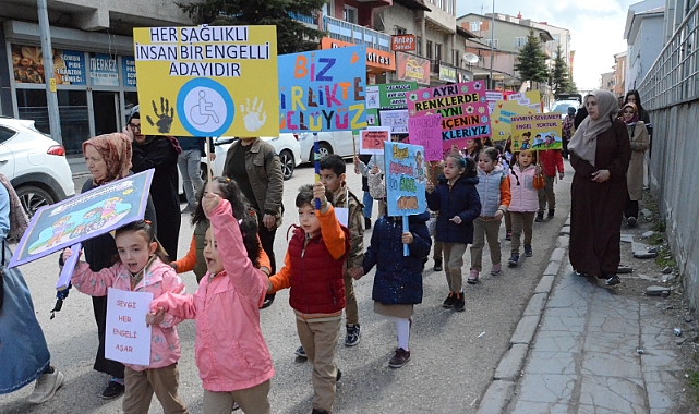 Sarıkamış’ta ” Minik Kalplerin Büyük Yürüyüşü” etkinliği düzenlendi