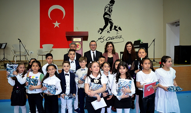 Sarıkamış'ta minik piyanistler hünerlerini sergiledi
