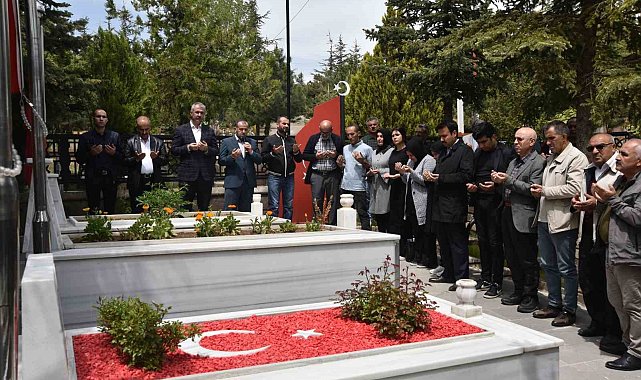 Şehit Murat Sarıgül, şehadetinin 7&#039;inci yılında kabri başında anıldı