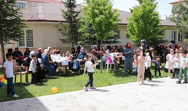 Tekinler Kız Kur'an Kursu'nda yılsonu kapanış programı düzenlendi