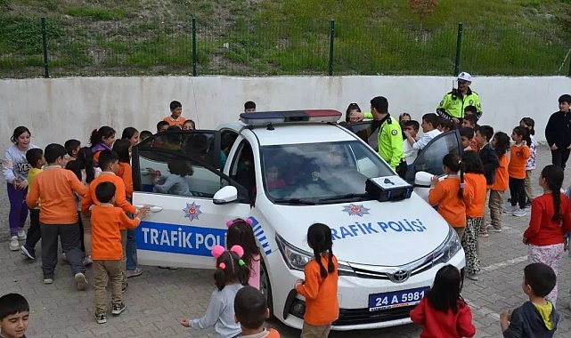 Tercan'da öğrencilere güvenli trafik eğitimi verildi