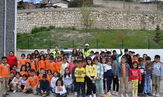 Tercan'da öğrencilere trafik güvenliği eğitimi verildi