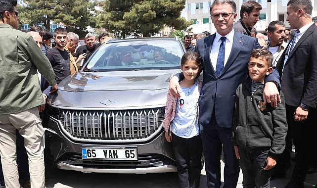 Togg, Van'da vatandaşların beğenisine sunuldu