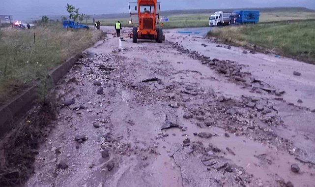 Tunceli'de heyelan nedeniyle yol kapandı