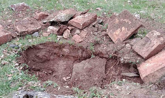 Tunceli'de tarihi mezarlıkta kaçak kazı