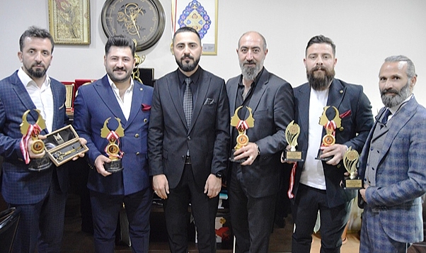 Türkiye'deki kuaförler depremzede meslektaşları için seferber oldu