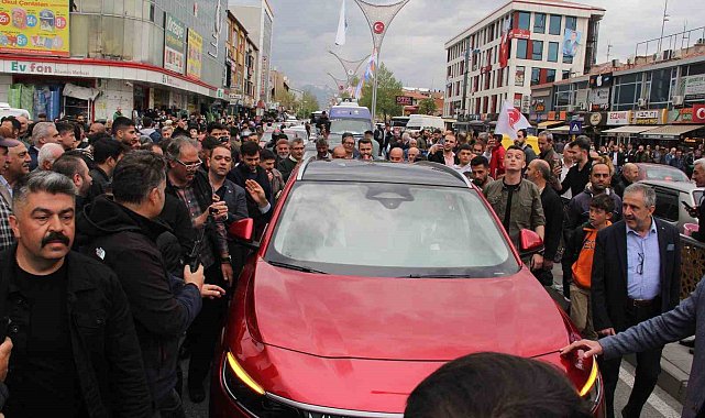 Türkiye'nin yerli otomobili TOGG Erzincan'da yoğun ilgi gördü