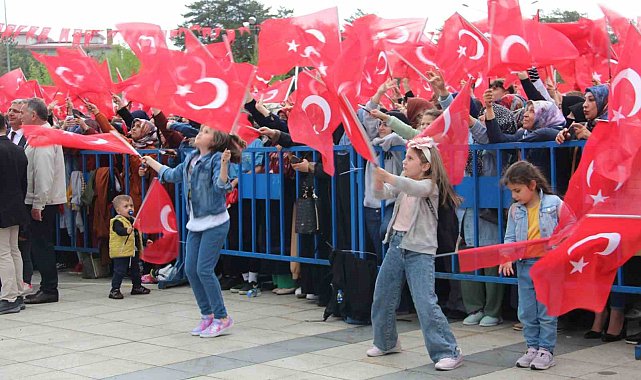 Uğur Işılak Erzurum'da coşturdu