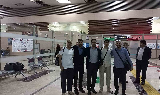 Umreye gönderilen üniversite öğrencileri Elazığ'a döndü