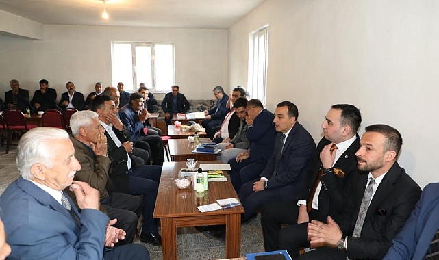Vali Öksüz, Digor'da köylülerin taleplerini dinledi