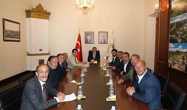 Vali Öksüz, muhtarları ağırladı