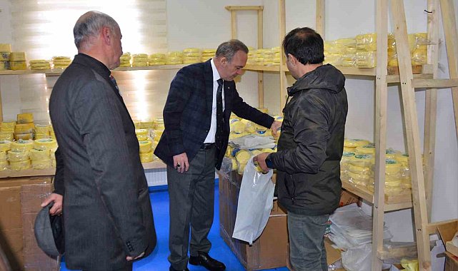Vali Öner, köylerdeki tarım işletmelerini ziyaret etti