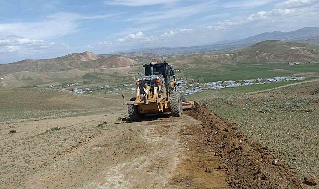 Van Büyükşehir Belediyesinden yol çalışması