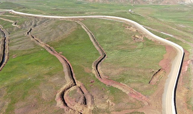 Van'da örülen duvarın uzunluğu 100 kilometreyi buldu