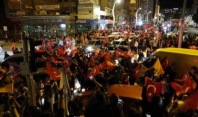 Van'dan Kılıçdaroğlu'na sloganlı uğurlama