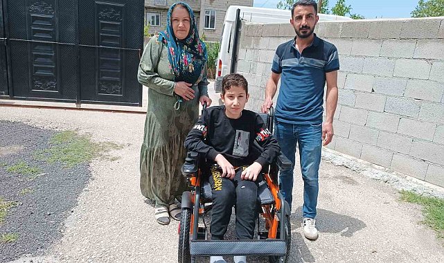 Vanlı Amcan'dan spina bifida hastası Harun'a akülü sandalye