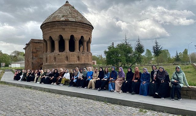 Vanlı öğrenciler Bitlis'in tarihi mekanlarını gezdi
