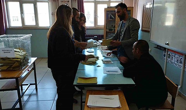 Varto'da oy kullanma işlemi sorunsuz devam ediyor