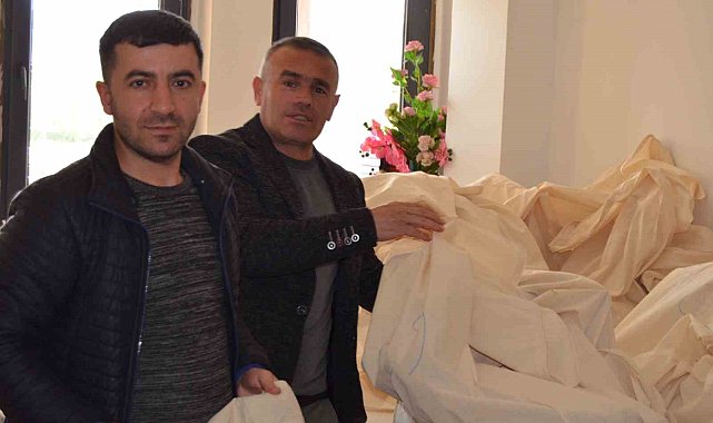 Varto'da sandık başkanları torbalarını seçim bürosundan aldılar