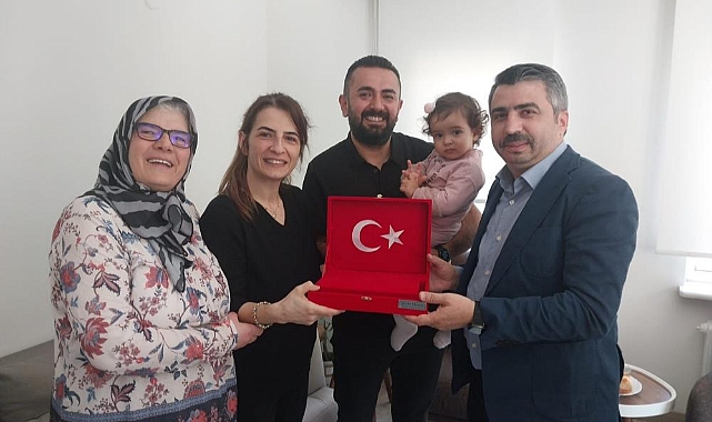 Yıldırım Belediye Başkanı Oktay Yılmaz, Kağızman’da şehit olan Ahmet Yıldız’ın ailesini ziyaret etti