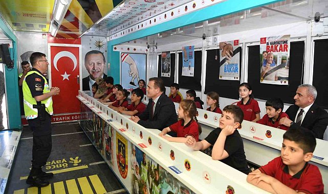 'Mobil Trafik Eğitim Tırı' Hakkari'de