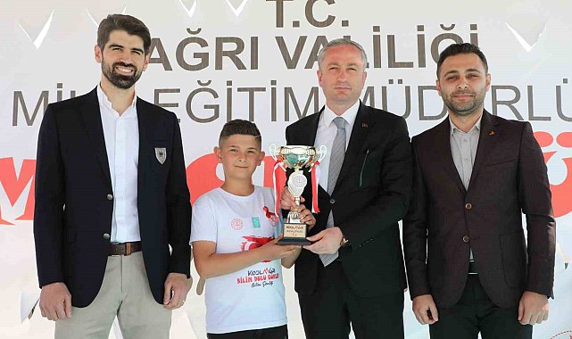 Ağrı'da 35 bin 245 kişinin ziyaret ettiği 'Bilim Dolu Günler Bilim Şenliği' ödül töreni düzenlendi