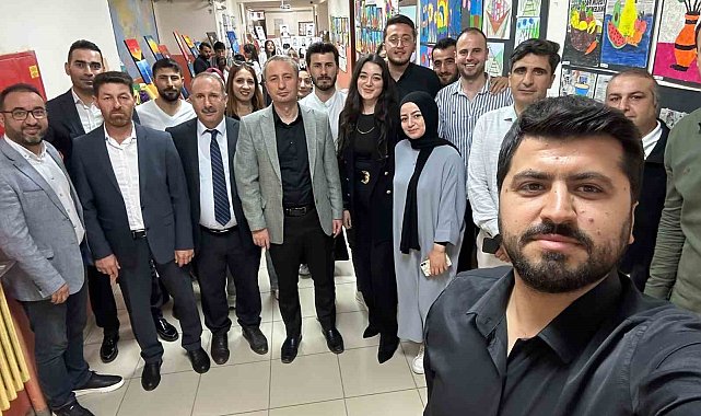 Ağrı'da öğrencilerin eserlerinin yer aldığı yıl sonu sergisi açıldı