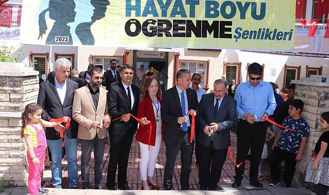 Ağrı'da "Hayat Boyu Öğrenme Şenliği" düzenlendi