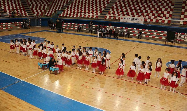 Ağrılı minikler yıl sonu etkinliğinde buluştu