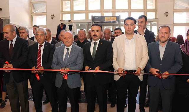 Ahlat'ta yılsonu sergisi
