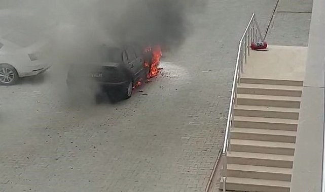 Alev alan araç kullanılamaz hale geldi