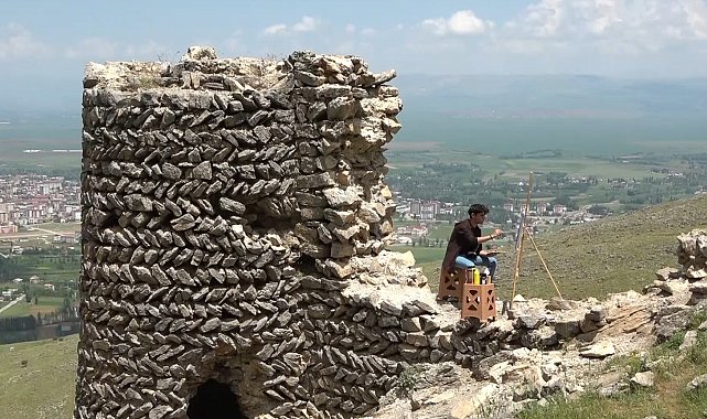 Alpaslan diyarının tarihi tuvallere işleniyor
