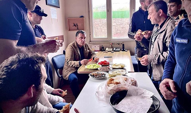 Ardahan Belediye Başkanı Faruk Demir, babalar gününü belediye işçileriyle geçirdi