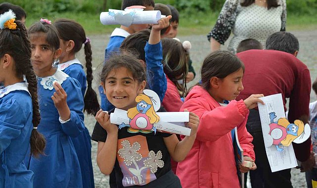 Ardahan'da öğrencilerin karne heyecanı