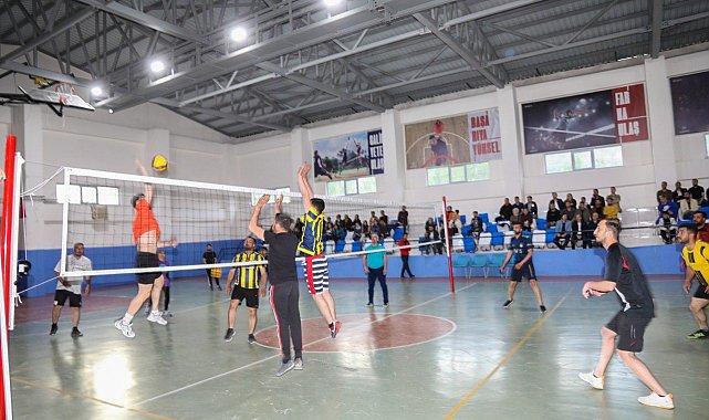 Başkale'de voleybol turnuvası sona erdi