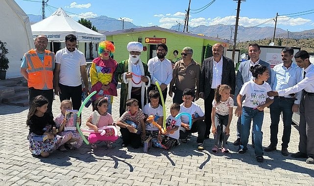 Başkan Zelyurt depremzede vatandaşlar bayramlaştı
