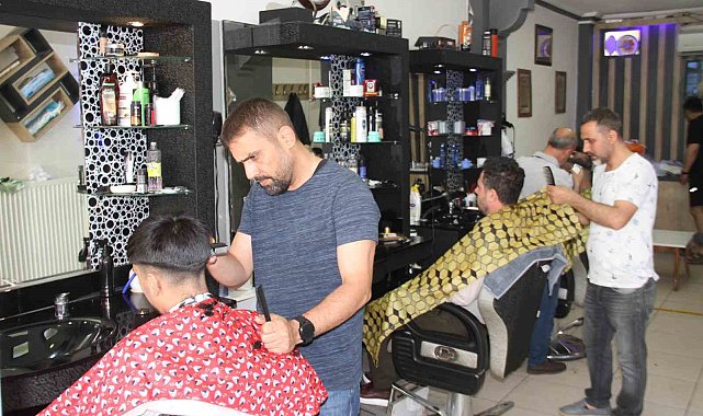 Berberlerin Kurban Bayramı mesaisi: Randevusuz müşteri kabul etmiyorlar