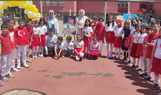 Bingöl'de ilkokul öğrencileri resim sergisi açtı
