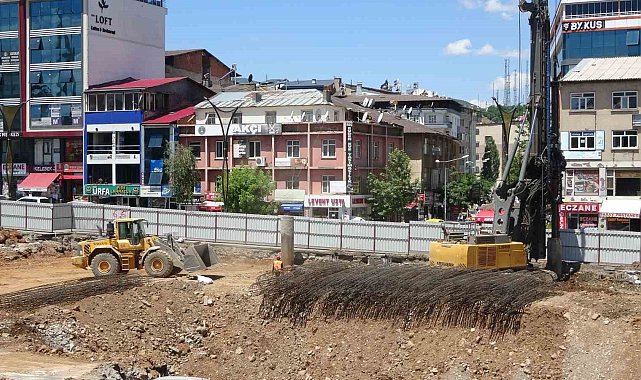 Bingöl'de Kent Meydanı projesi devam ediyor