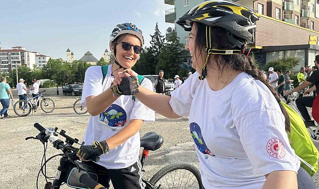 Bisiklet Günü'nü pedal çevirerek kutladılar